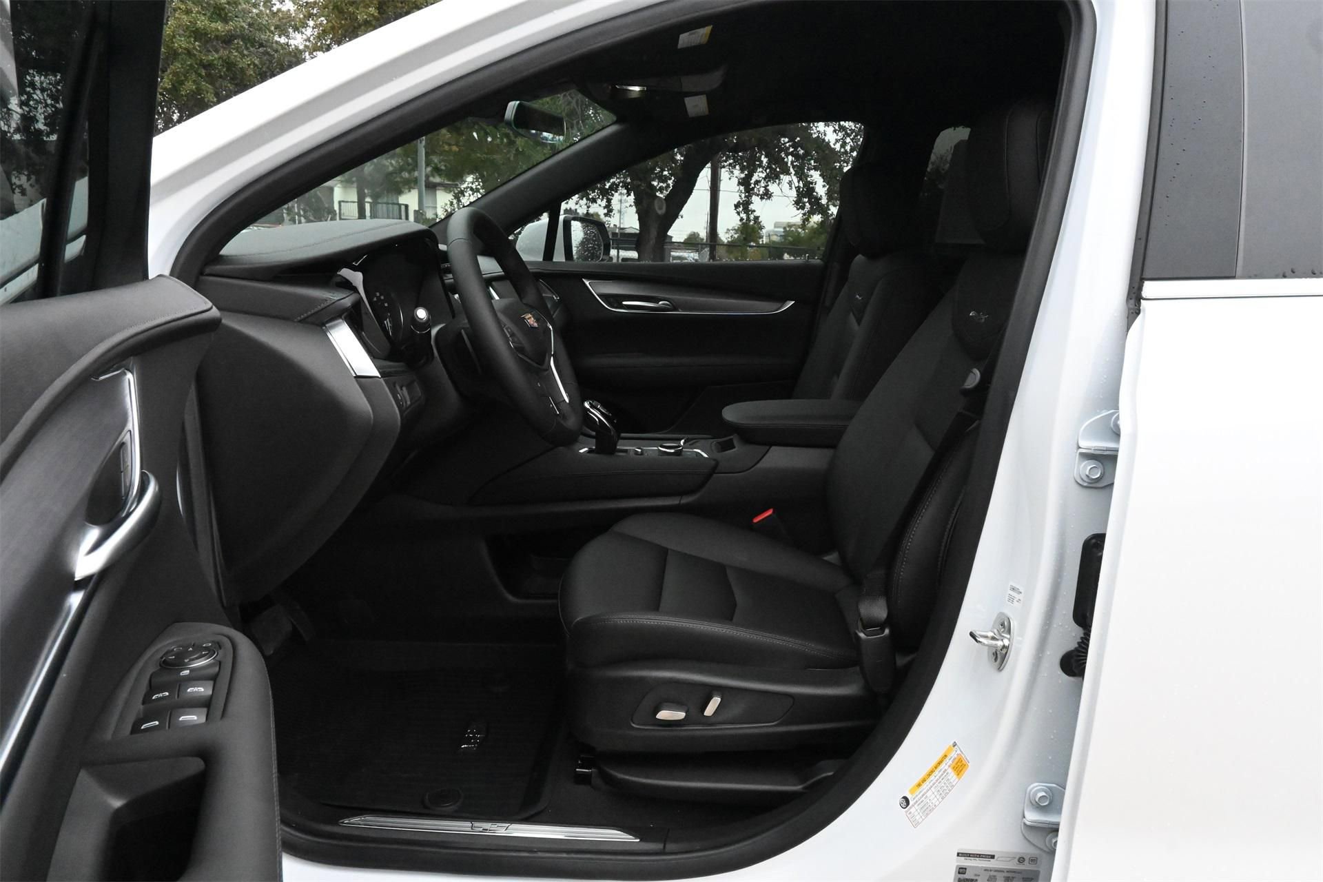 New 2026 Cadillac XT5 Luxury w/ LPO, Floor Liner Package image 18