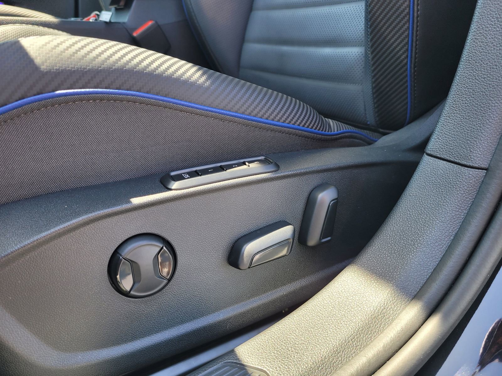 Used 2024 Volkswagen Golf R 2.0T image 19