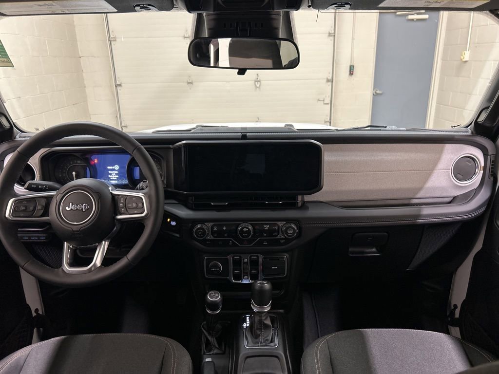 Used 2025 Jeep Wrangler Unlimited Sahara image 18