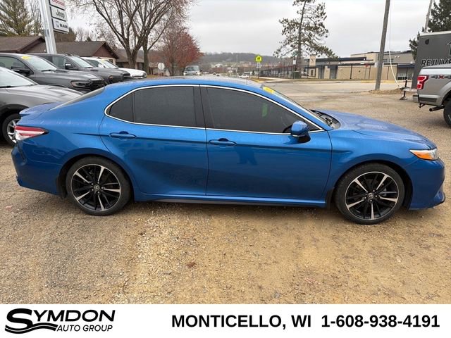 Used 2020 Toyota Camry XSE image 2