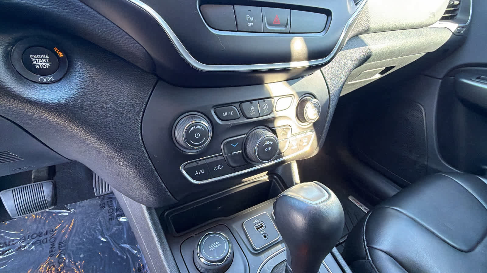 Used 2020 Jeep Cherokee Latitude Plus image 13