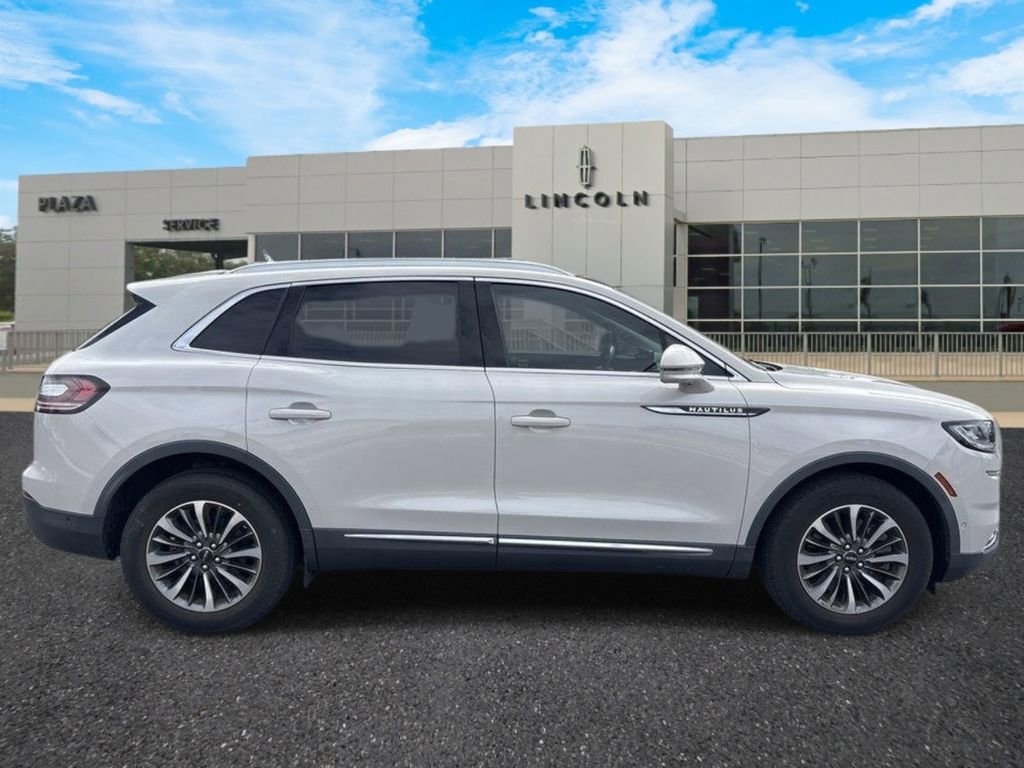 Used 2021 Lincoln Nautilus Reserve image 2