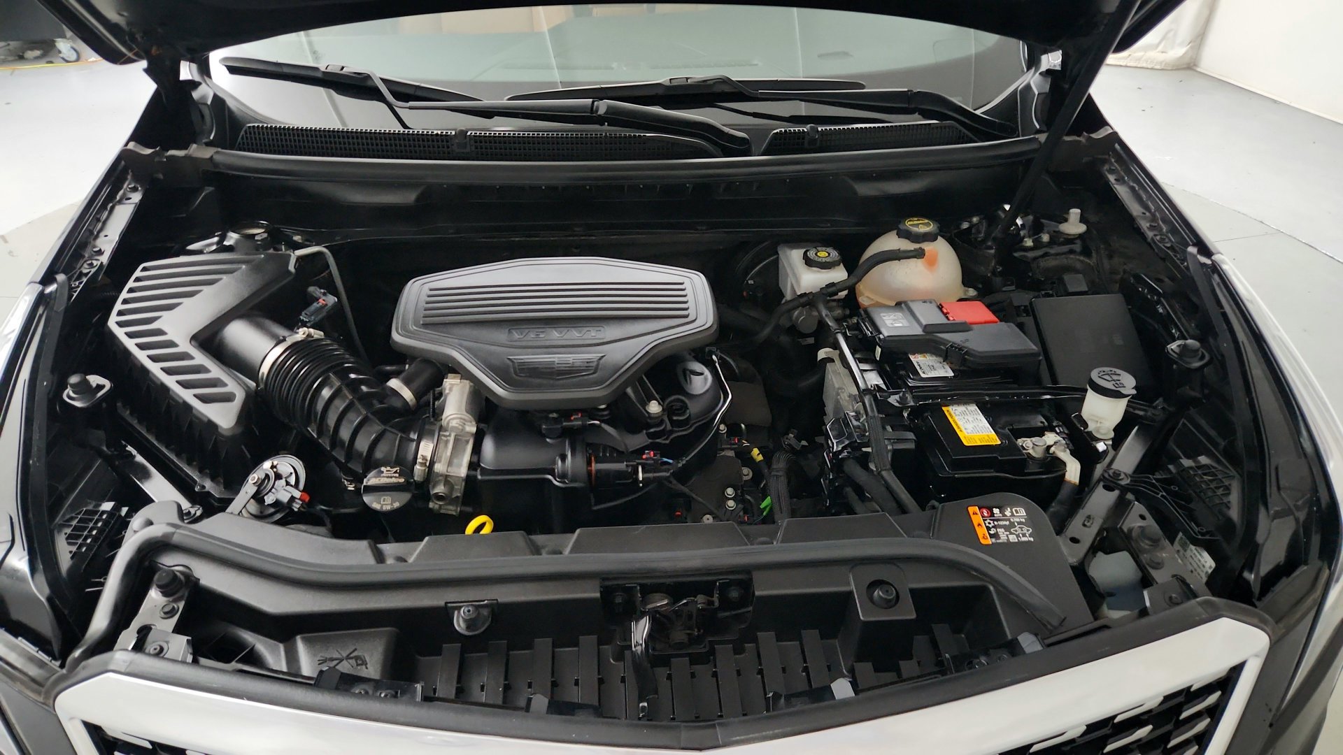 Used 2024 Cadillac XT5 Premium Luxury w/ LPO, Floor Liner Package FWD image 31
