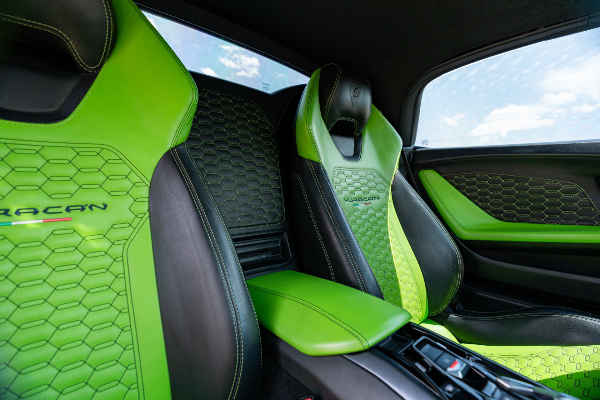 Used 2017 Lamborghini Huracan LP 580-2 RWD image 31