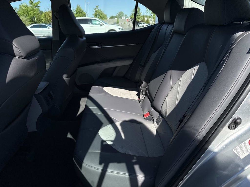 Used 2018 Toyota Camry XLE FWD image 10