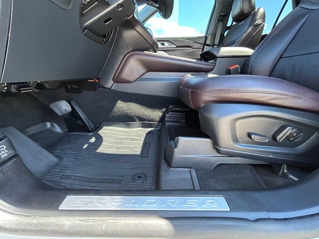 Used 2025 Ford Explorer Platinum AWD/4WD image 32