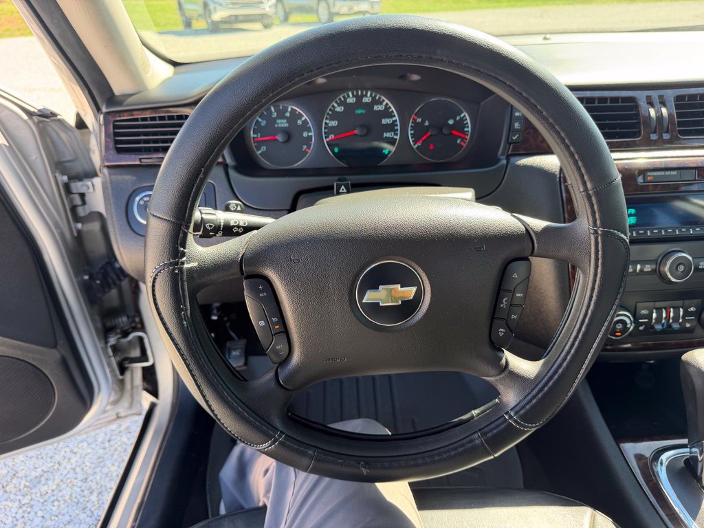 Used 2015 Chevrolet Impala LTZ FWD image 14