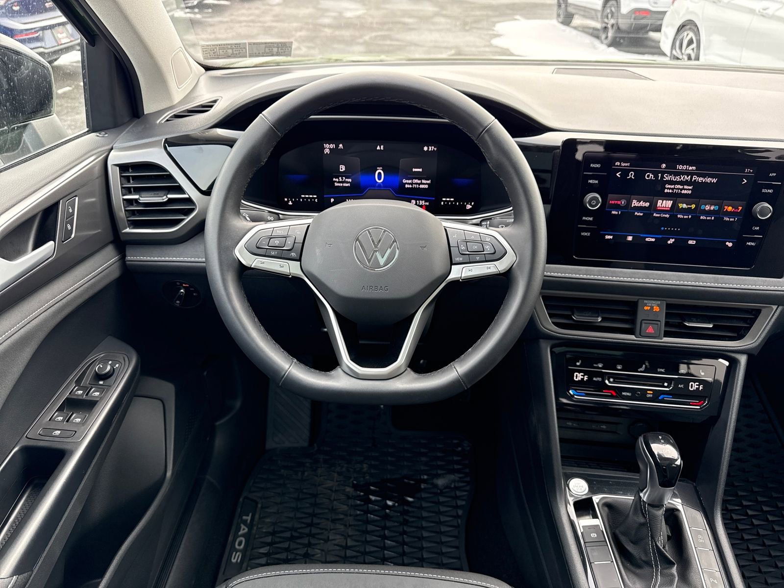 Certified 2025 Volkswagen Taos SE image 14