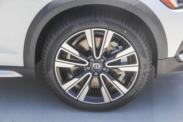 New 2025 Volvo V60 B5 Cross Country Ultra w/ Climate Package image 10