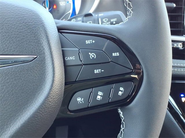 New 2026 Chrysler Pacifica Select image 24