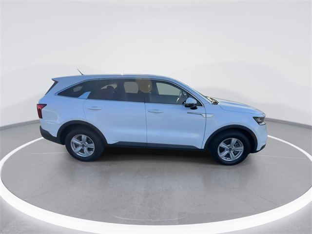 Used 2022 Kia Sorento LX image 2