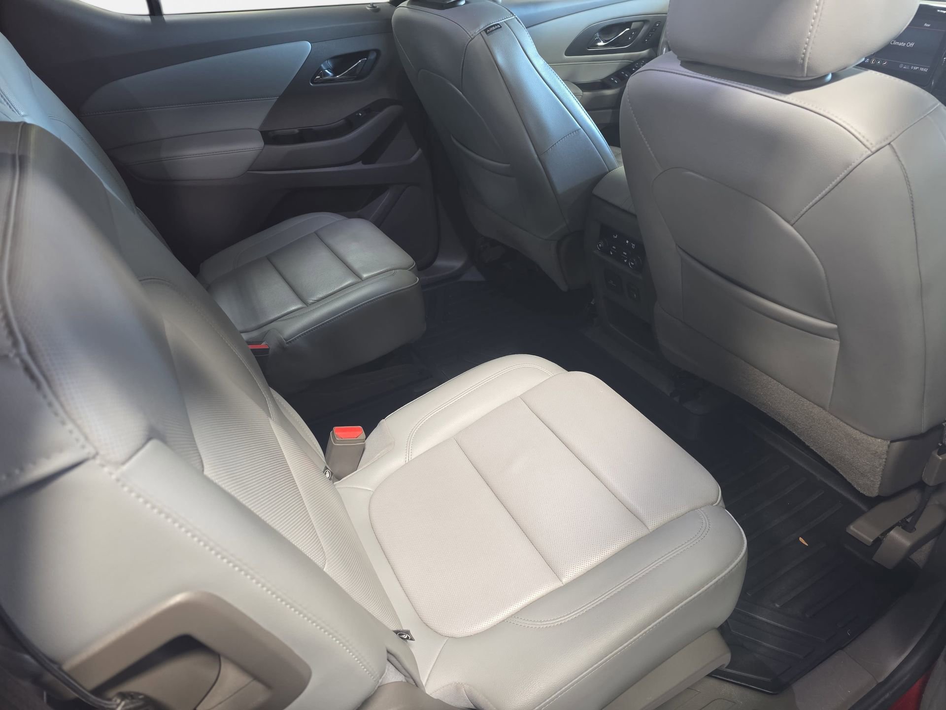 Used 2020 Chevrolet Traverse Premier FWD image 11