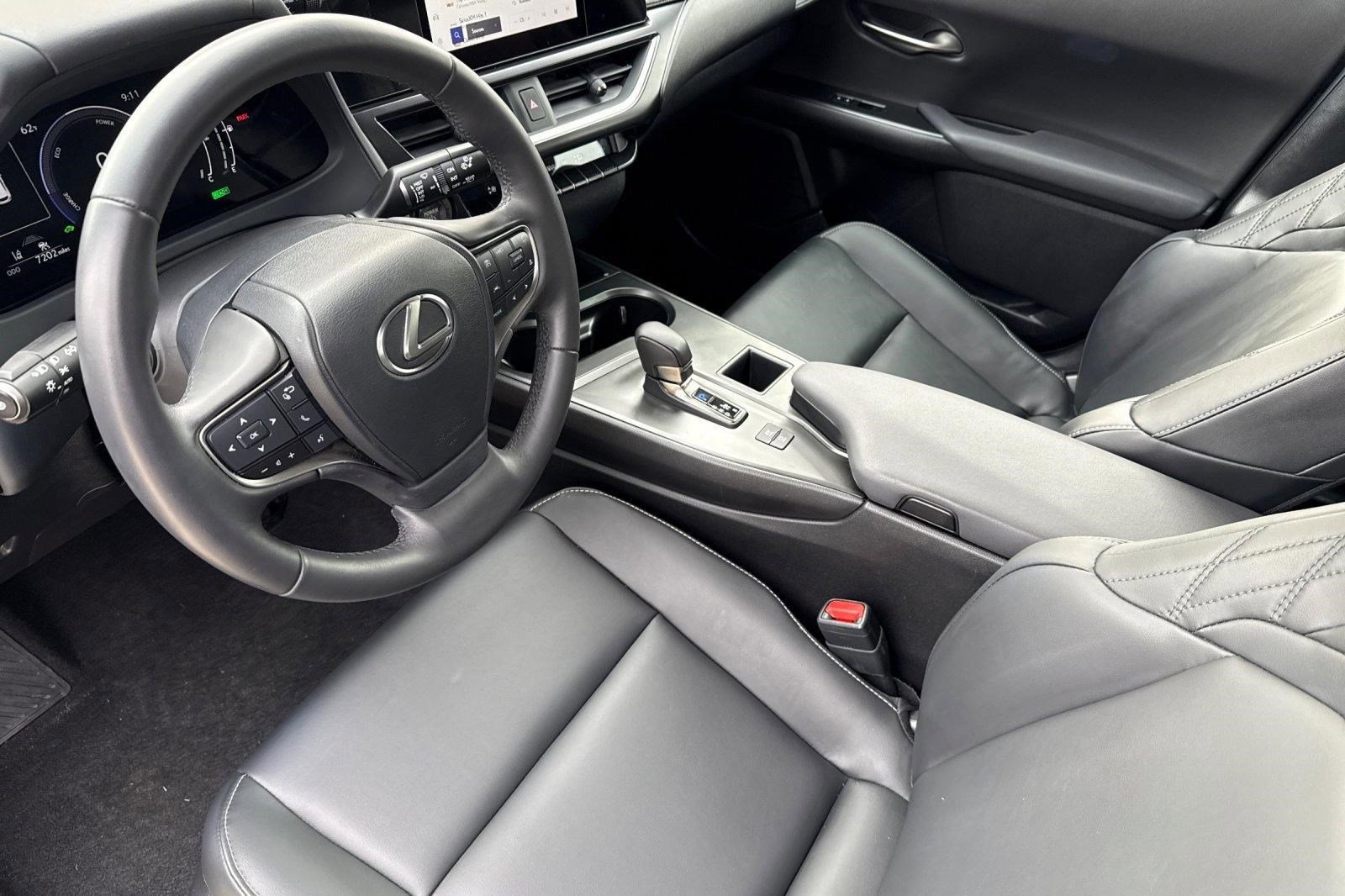 Certified 2025 Lexus UX 300h FWD image 4