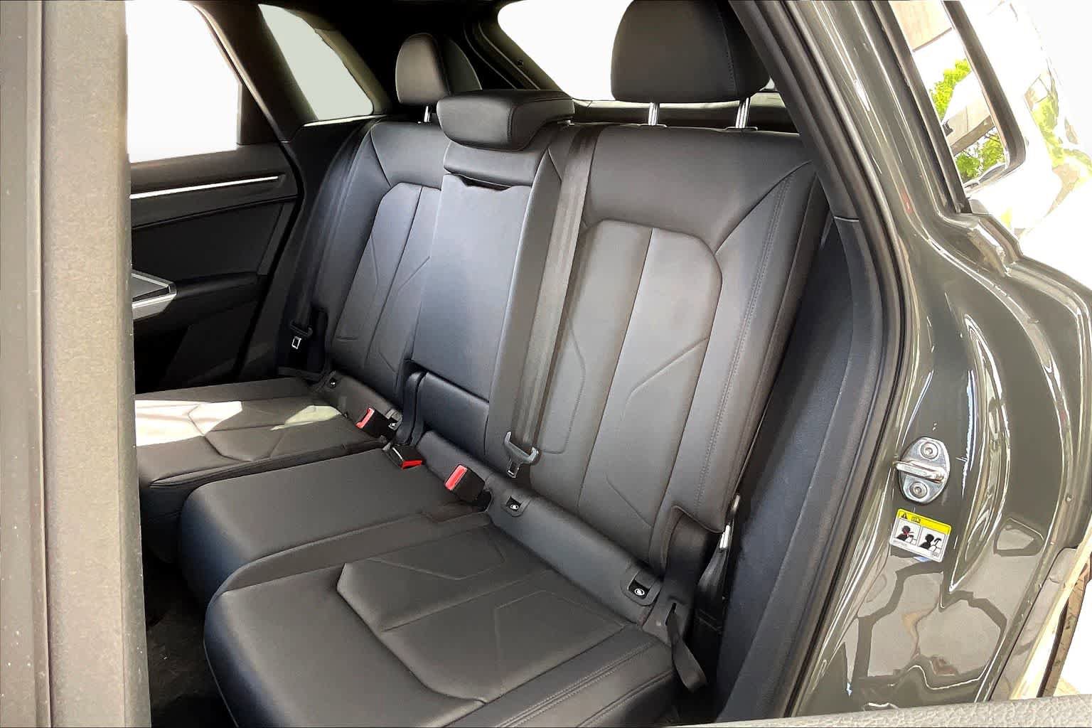 Used 2023 Audi Q3 2.0T Premium w/ Convenience Package AWD/4WD image 21