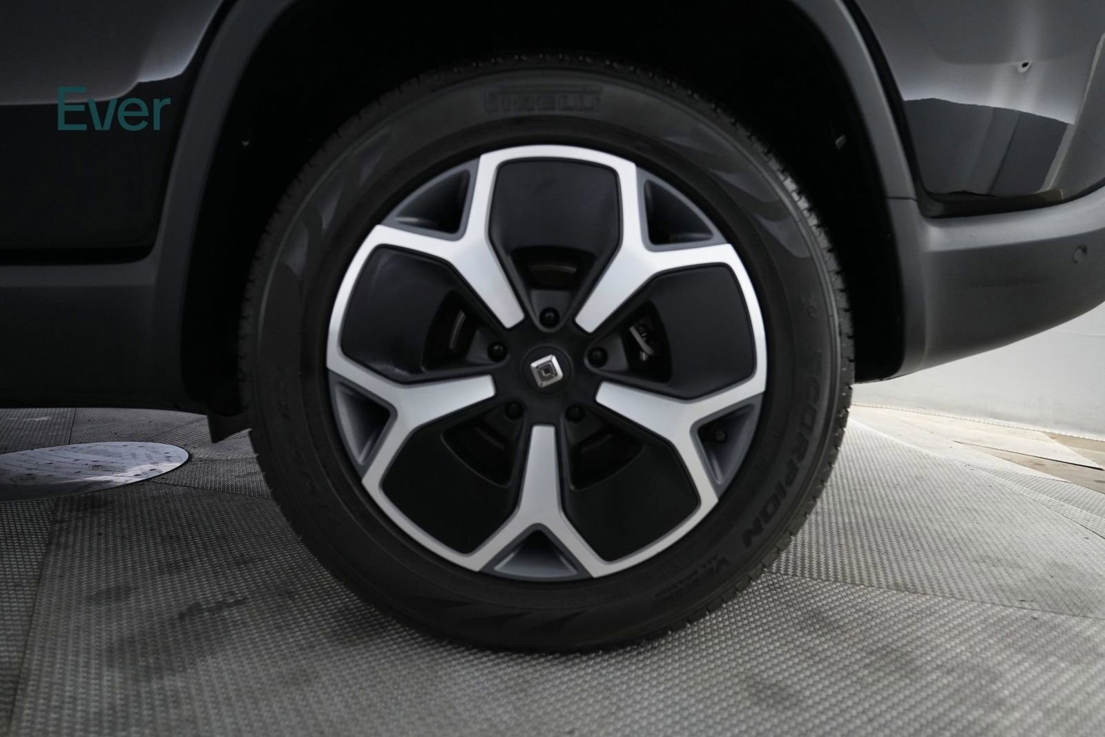 Used 2024 Rivian R1S Adventure image 9