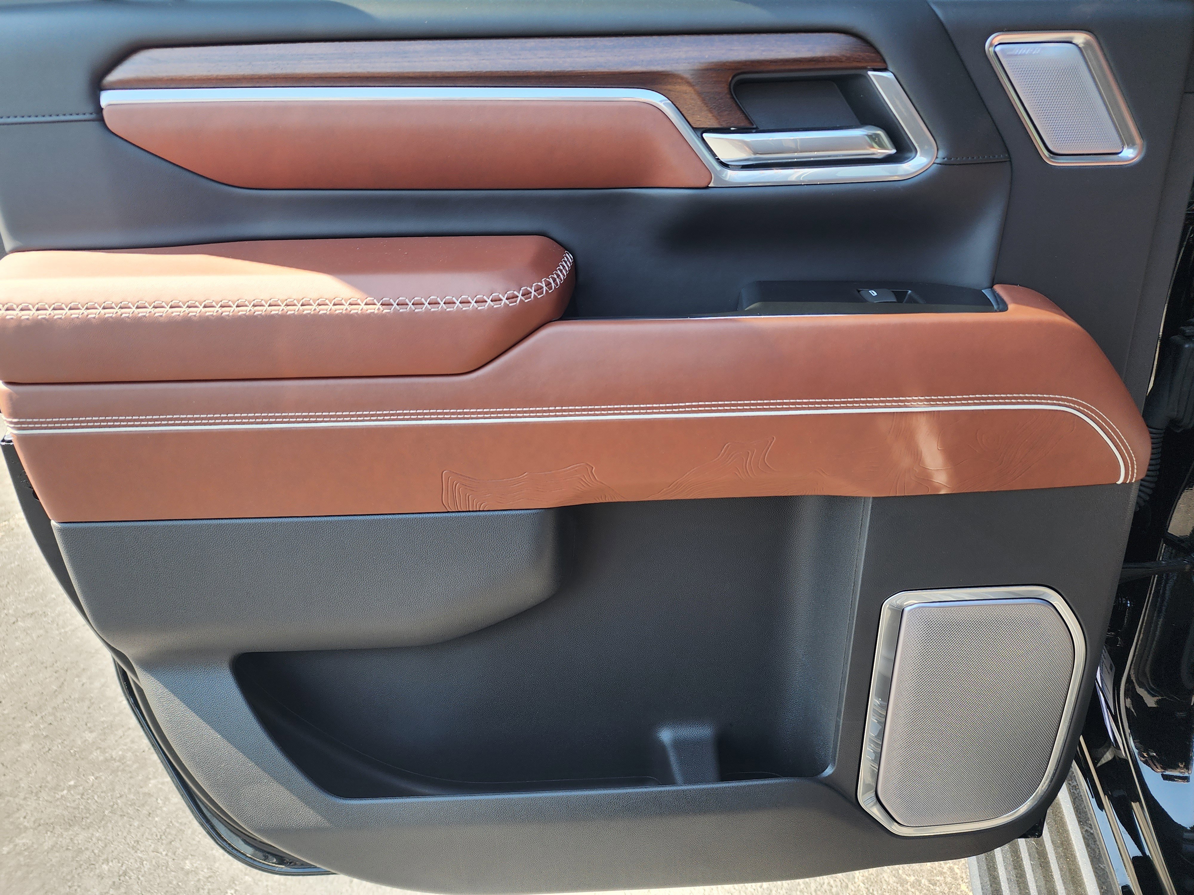 Used 2025 GMC Sierra 3500 Denali Ultimate image 16