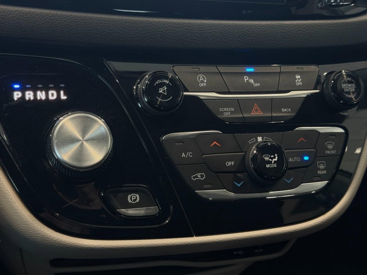 Used 2017 Chrysler Pacifica Touring Plus image 40