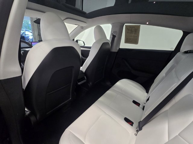 Used 2025 Tesla Model Y Long Range AWD/4WD image 23