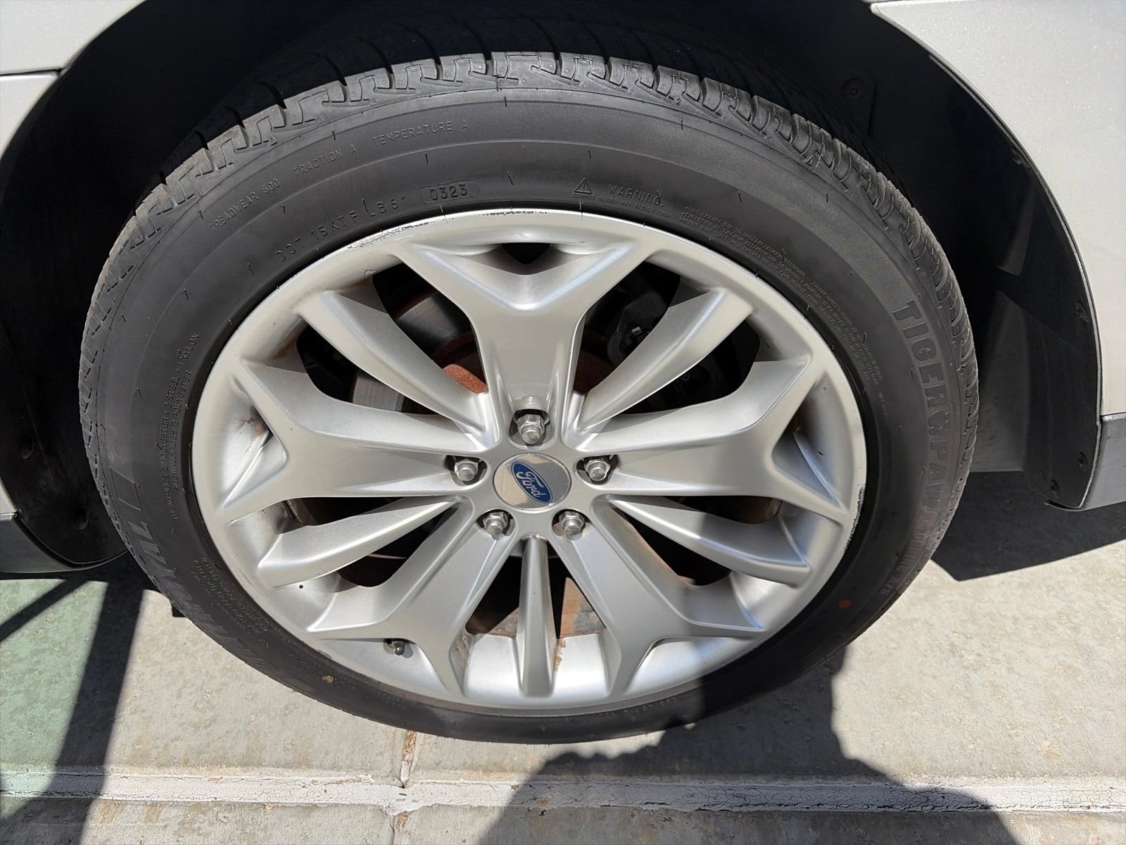 Used 2016 Ford Taurus Limited FWD image 12