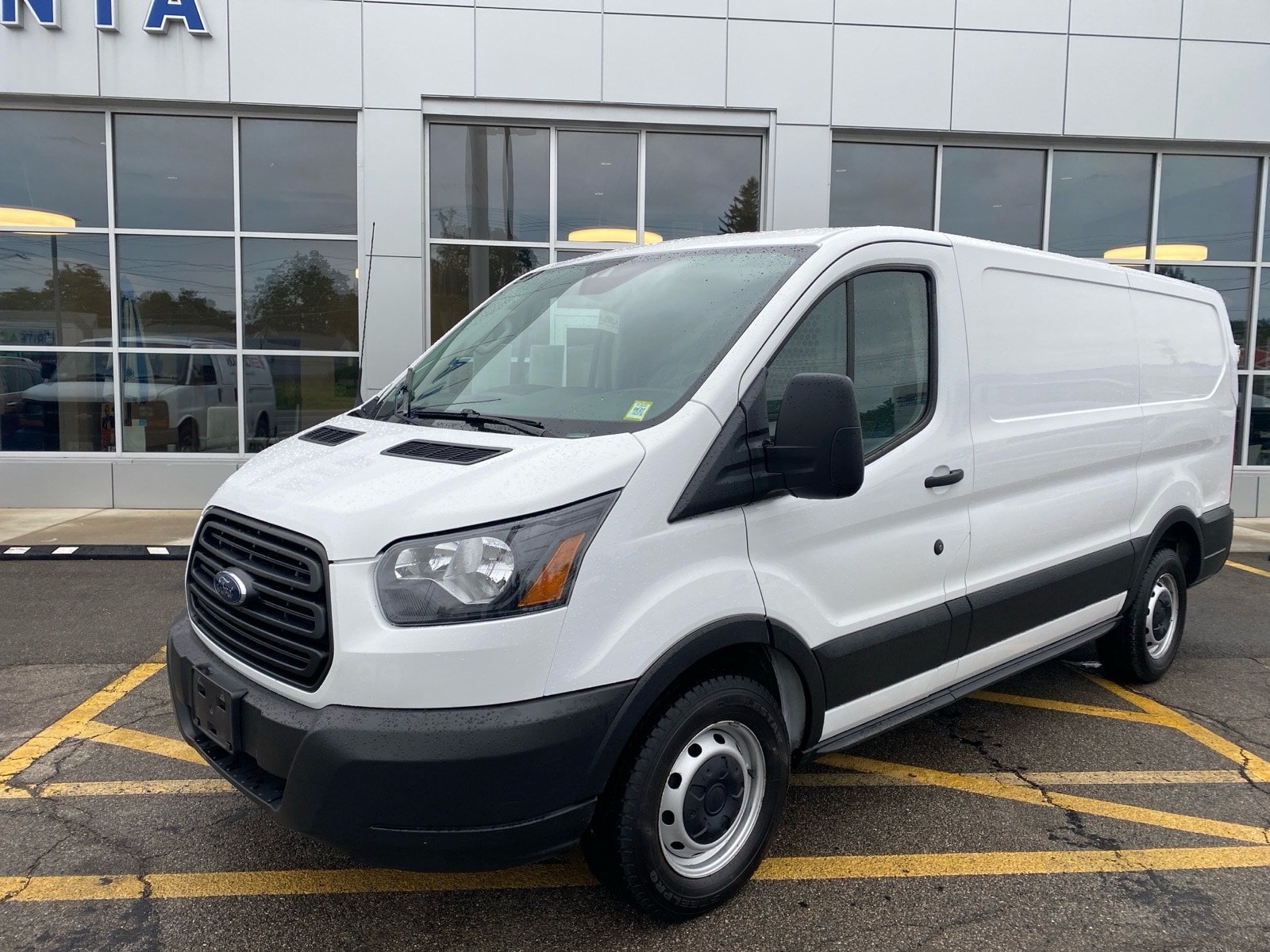 Used 2019 Ford Transit 150 130 Low Roof RWD image 1