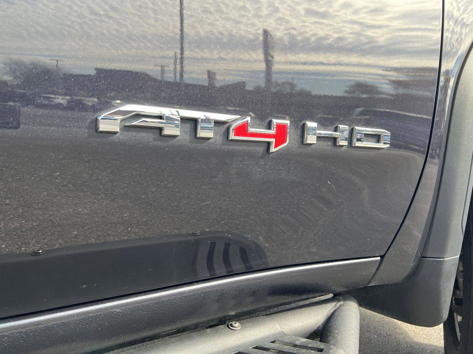 Used 2024 GMC Sierra 2500 AT4 w/ AT4 Preferred Package image 4