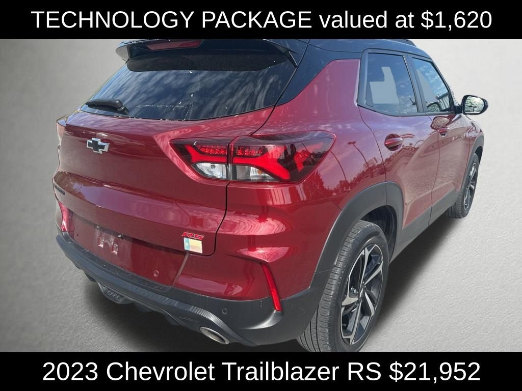 Used 2023 Chevrolet TrailBlazer RS w/ Sun and Liftgate Package FWD image 3