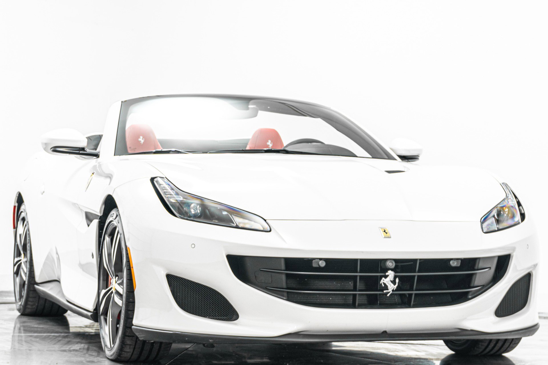 Used 2019 Ferrari Portofino RWD image 3
