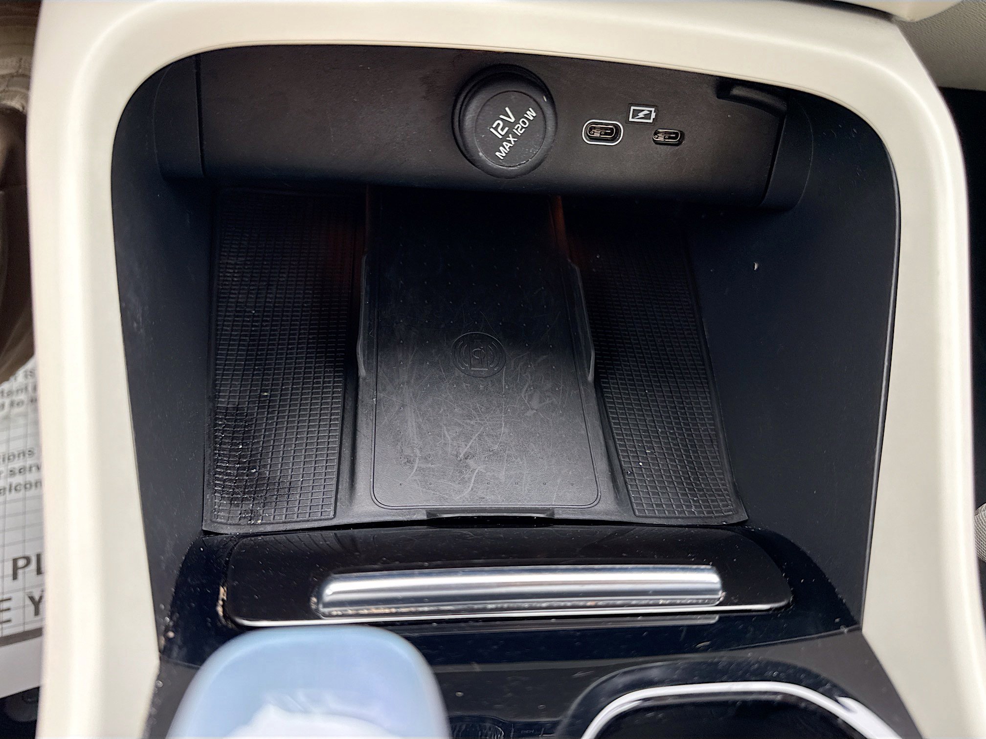 Used 2023 Volvo XC40 B5 Plus image 31