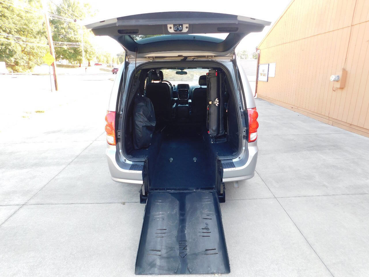 Used 2018 Dodge Grand Caravan GT image 2