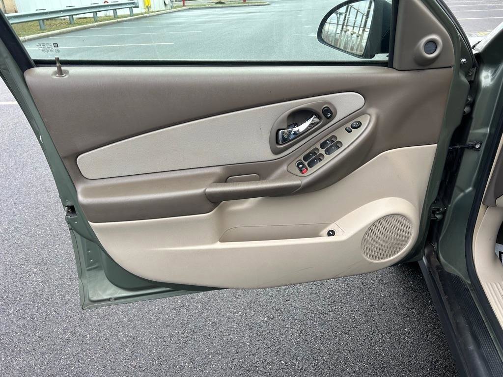 Used 2005 Chevrolet Malibu w/ Preferred Equipment Group image 20