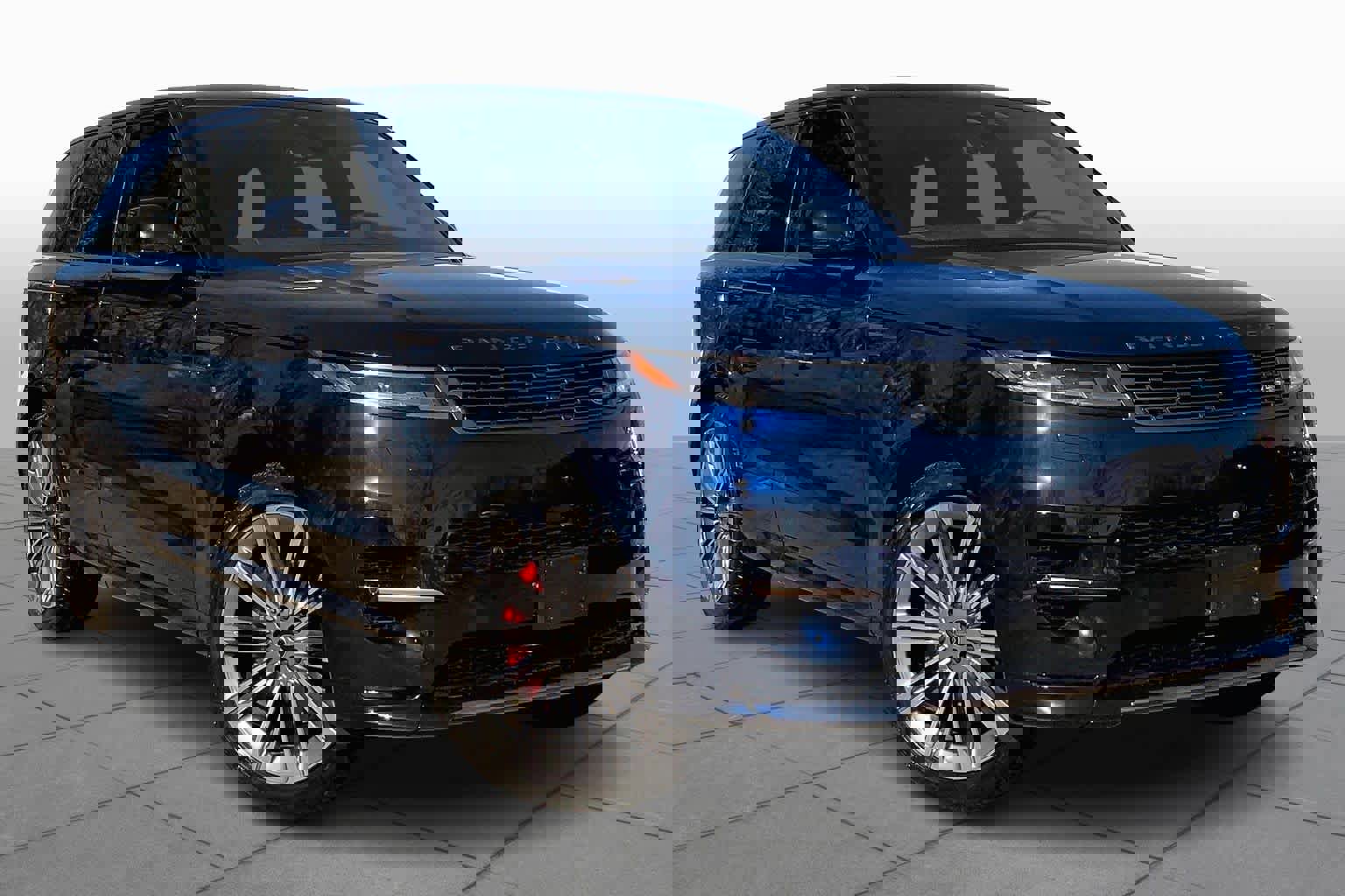 Used 2023 Land Rover Range Rover Sport SE Dynamic image 3