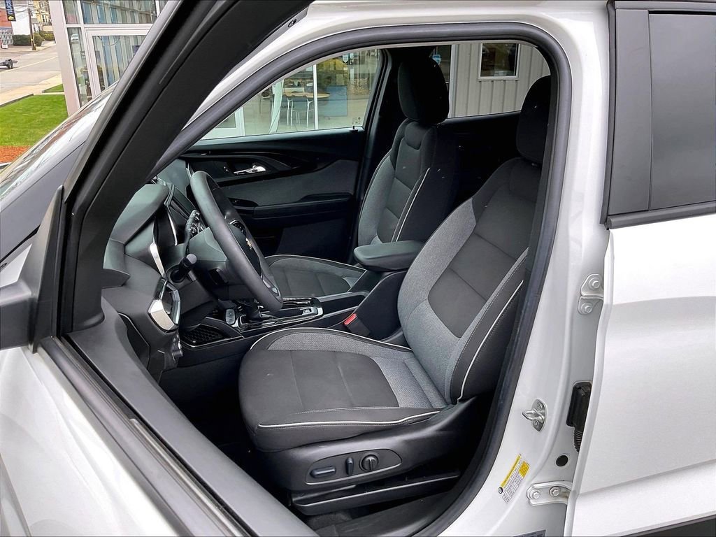 Used 2023 Chevrolet TrailBlazer LT FWD image 10