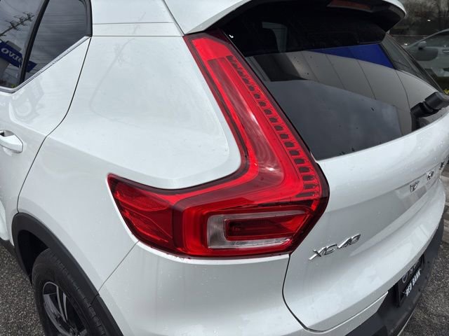 Used 2025 Volvo XC40 B5 Core image 11