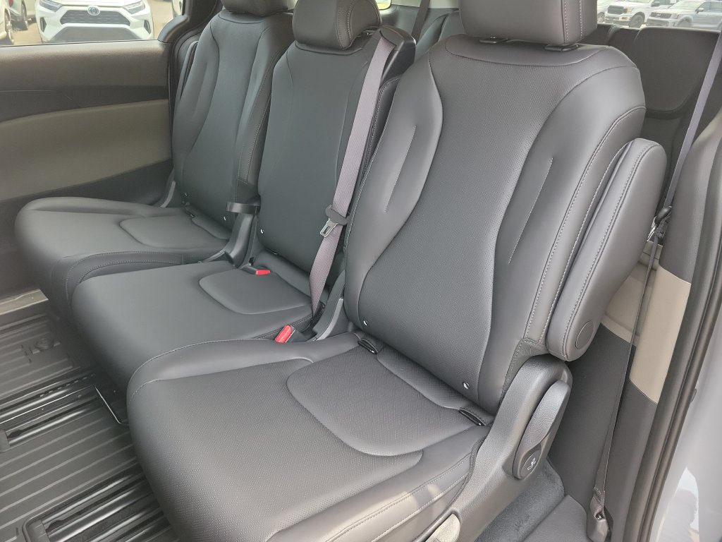 New 2027 Kia Carnival FWD image 14