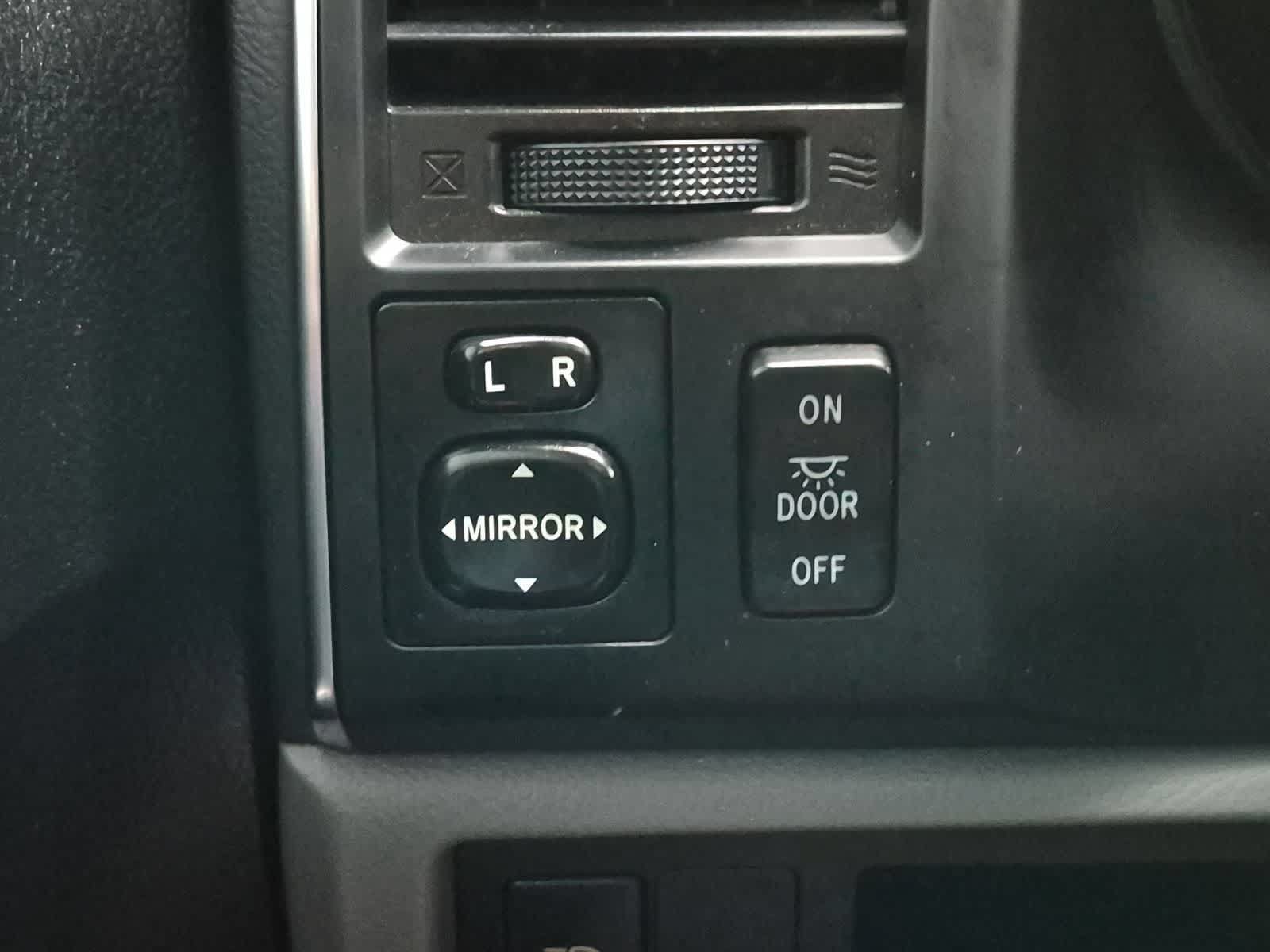 Used 2019 Toyota Sequoia SR5 AWD/4WD image 30