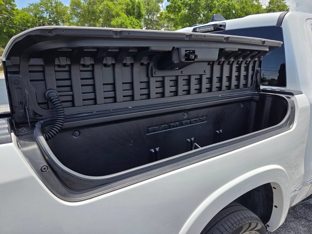 Certified 2025 RAM 1500 Tungsten AWD/4WD image 10