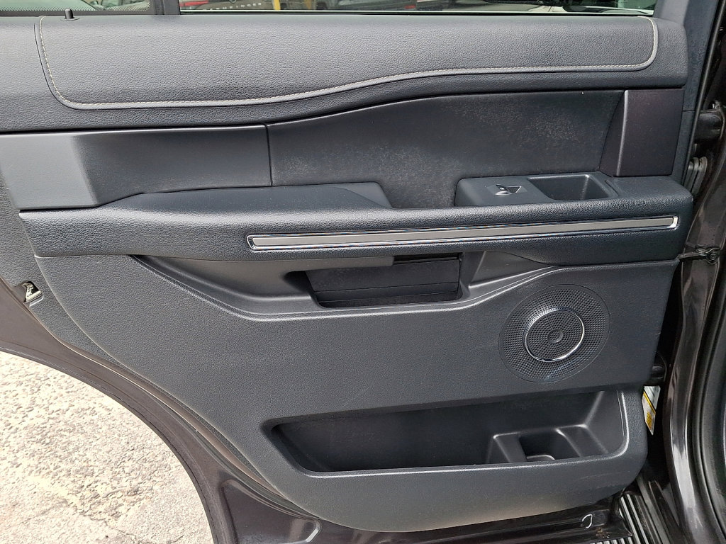 Used 2024 Ford Expedition XLT image 19