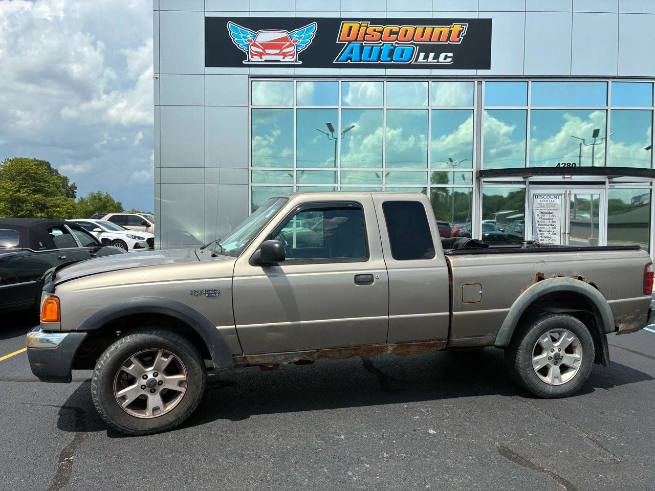 Used 2004 Ford Ranger XL AWD/4WD image 4