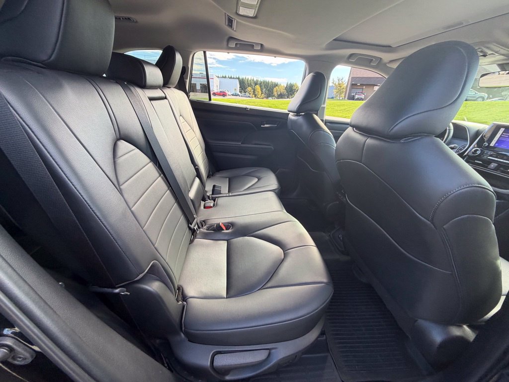 Used 2023 Toyota Highlander XLE AWD/4WD image 38