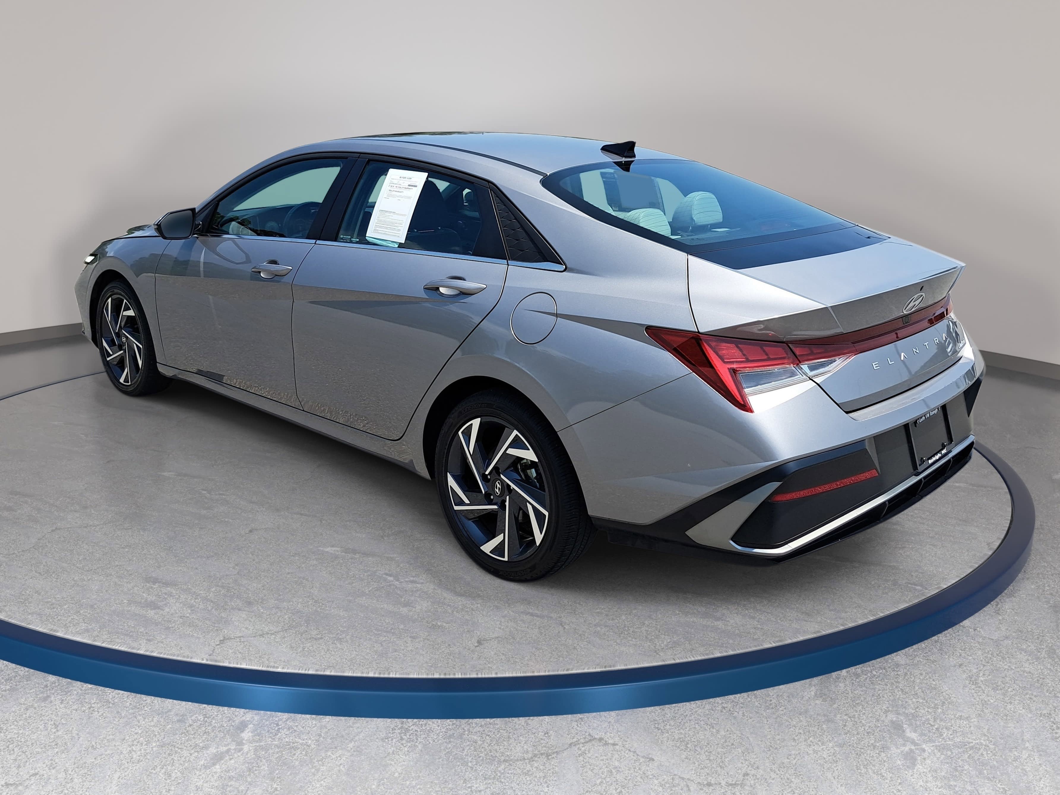 Used 2025 Hyundai Elantra Limited FWD image 7