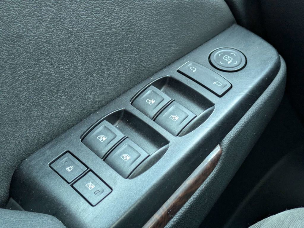 Used 2018 GMC Yukon SLE w/ SLE Value Package image 32