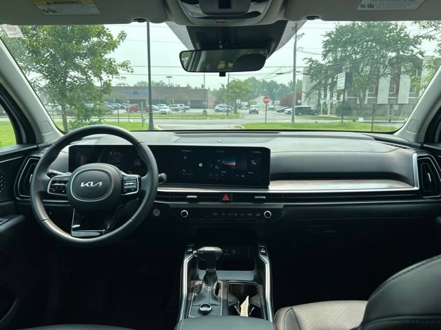 Certified 2025 Kia Sorento S w/ Panoramic Sunroof Package AWD/4WD image 3
