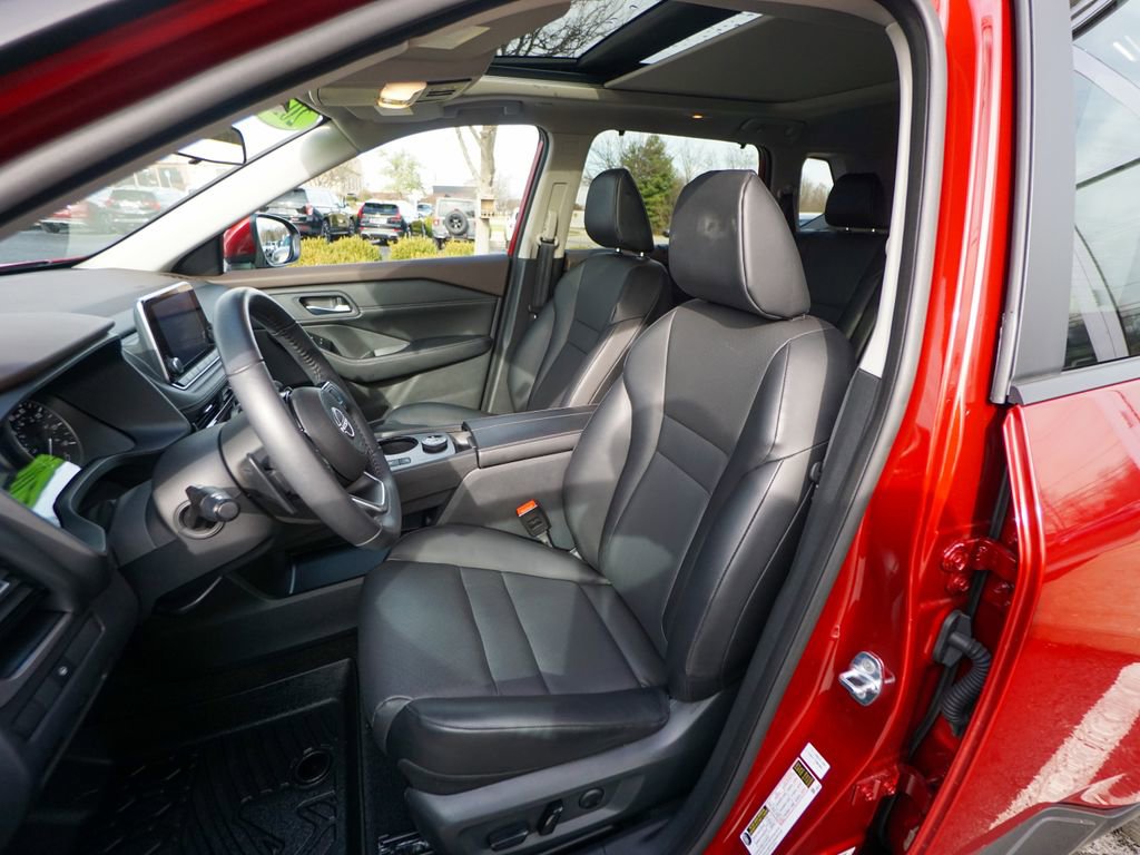 Used 2022 Nissan Rogue SV w/ SV Premium Package image 21