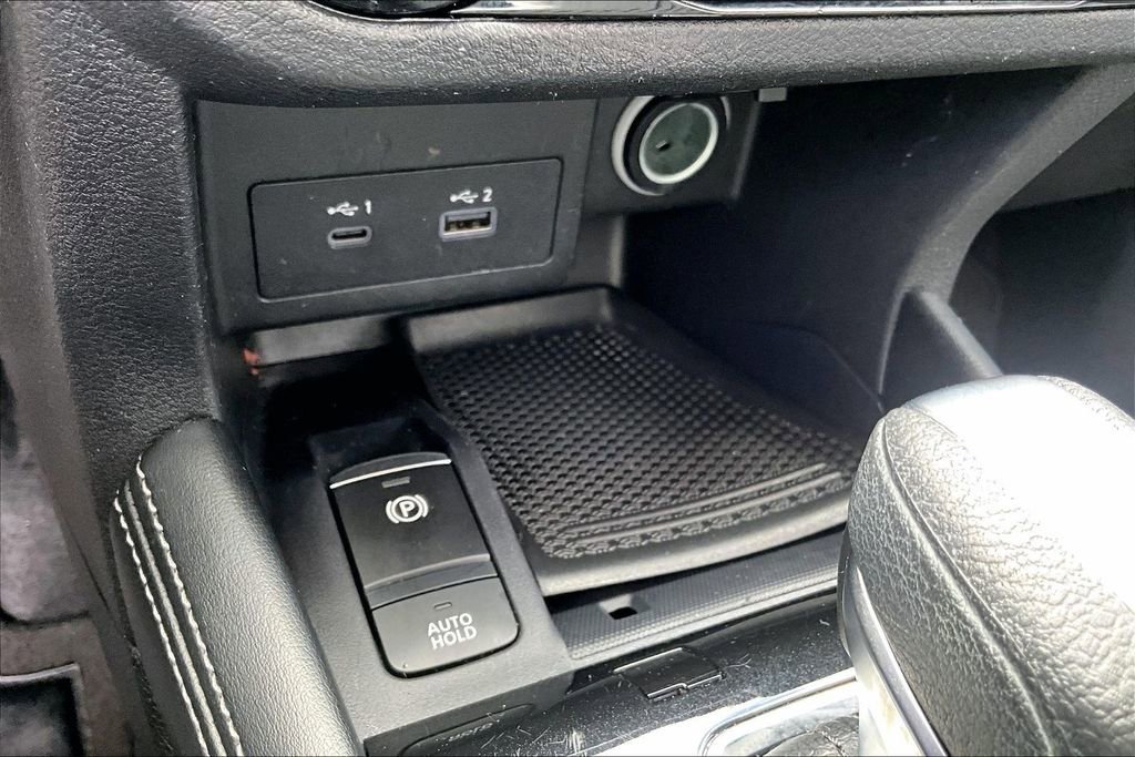 Used 2024 Nissan Kicks SR w/ SR Premium Package FWD image 31