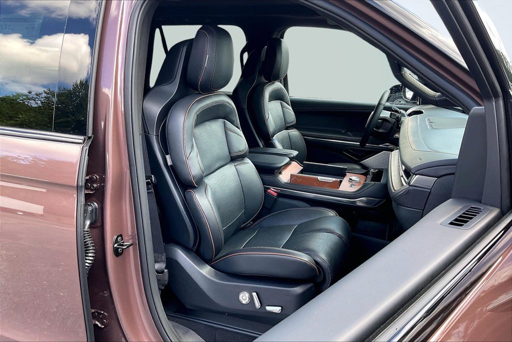 New 2027 Lincoln Navigator L Black Label AWD/4WD image 11