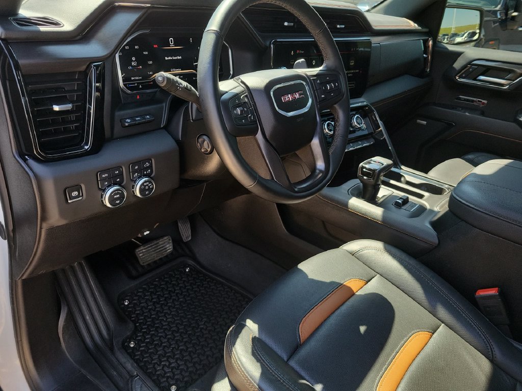 Used 2025 GMC Sierra 1500 AT4 w/ AT4 Premium Package AWD/4WD image 10