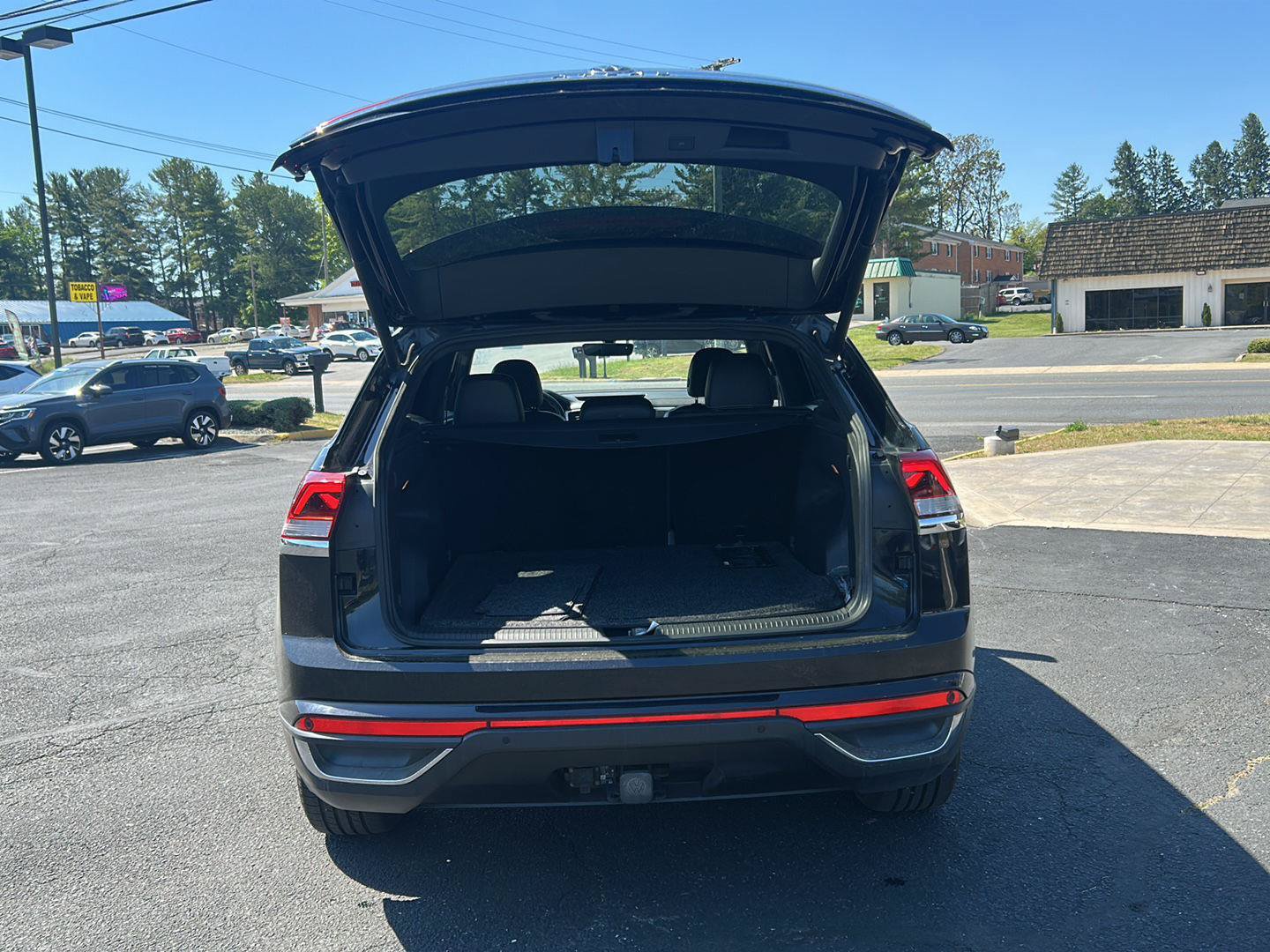 Used 2022 Volkswagen Atlas Cross Sport SE AWD/4WD image 5