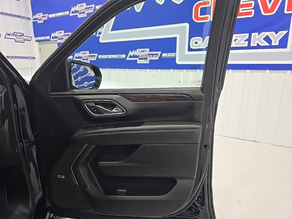 Used 2024 Chevrolet Suburban LT image 31