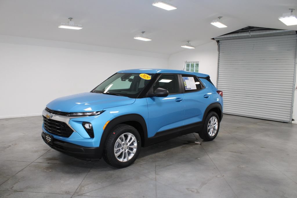 Used 2025 Chevrolet TrailBlazer LS w/ LS Convenience Package FWD image 4