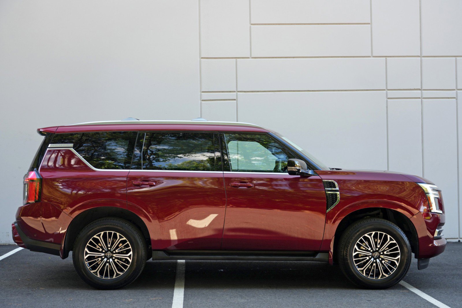 Used 2025 Nissan Armada SL AWD/4WD image 55